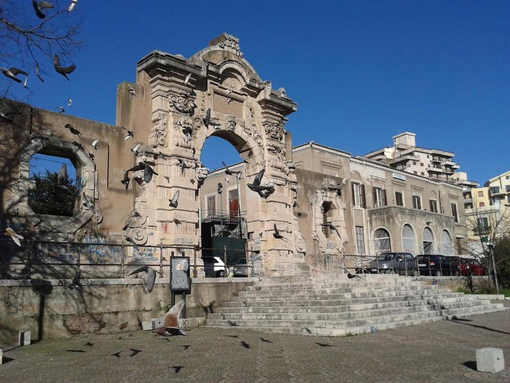 Апартаменты La Casa Di Fata Morgana Мессина Экстерьер фото